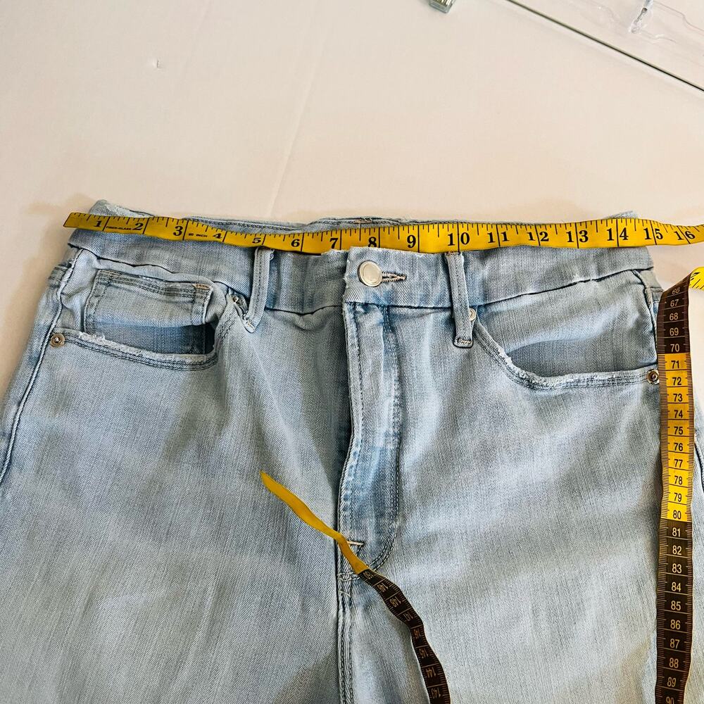 Levi’s Distressed High Waisted Mom Jeans Size 30 - Picture 8 of 10